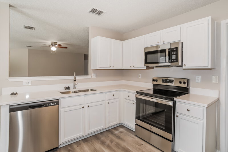 2,245/Mo, 4336 Hunters Creek Dr Fort Worth, TX 76123 Kitchen View 2