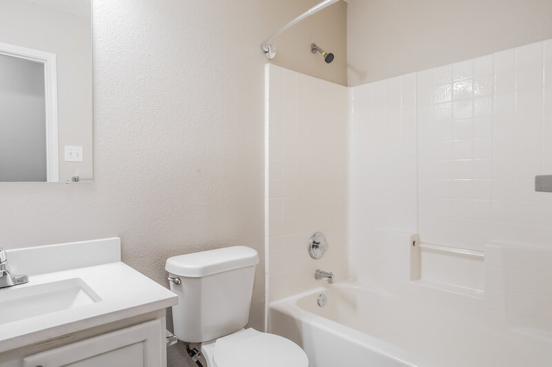 2,245/Mo, 4336 Hunters Creek Dr Fort Worth, TX 76123 Bathroom View