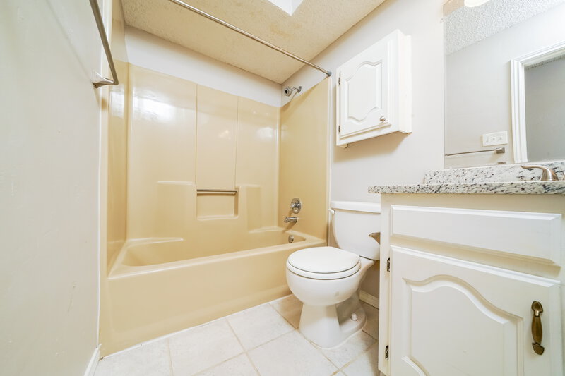 2,465/Mo, 1909 Wisteria St Denton, TX 76205 Bathroom View 2