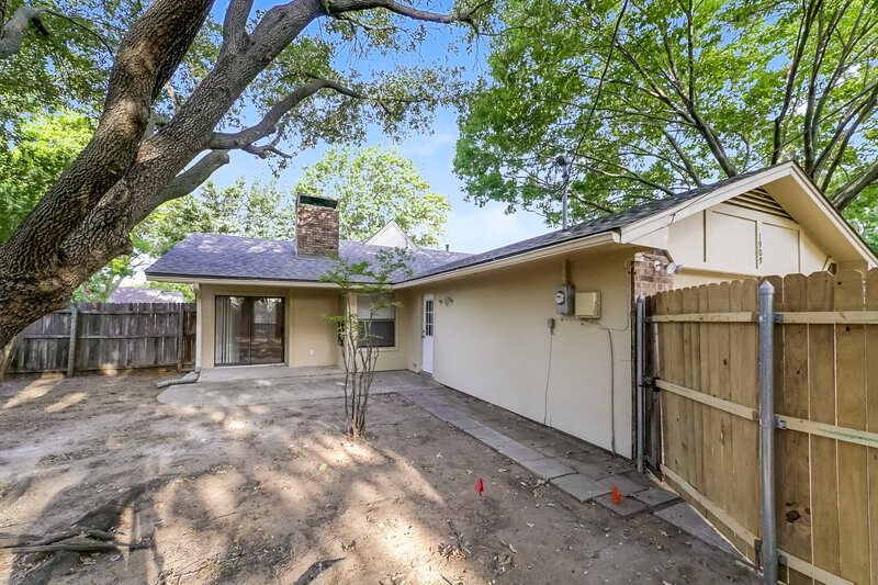 2,465/Mo, 1909 Wisteria St Denton, TX 76205 Rear View