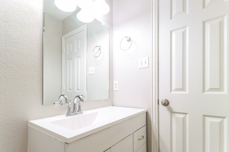2,430/Mo, 5118 Ridge Pointe Dr Arlington, TX 76017 Bathroom View