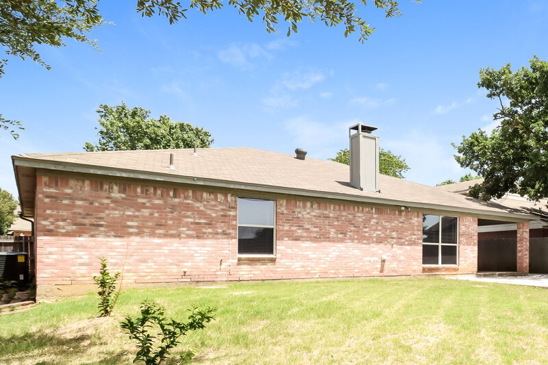 2,430/Mo, 5118 Ridge Pointe Dr Arlington, TX 76017 Rear View