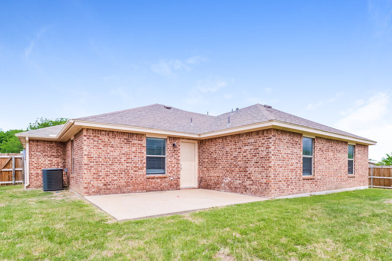2,165/Mo, 1301 Rumfield Rd White Settlement, TX 76108 Rear View