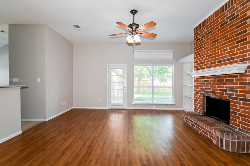 3,350/Mo, 1500 Sage Ct Mesquite, TX 75181 Living Room View 4