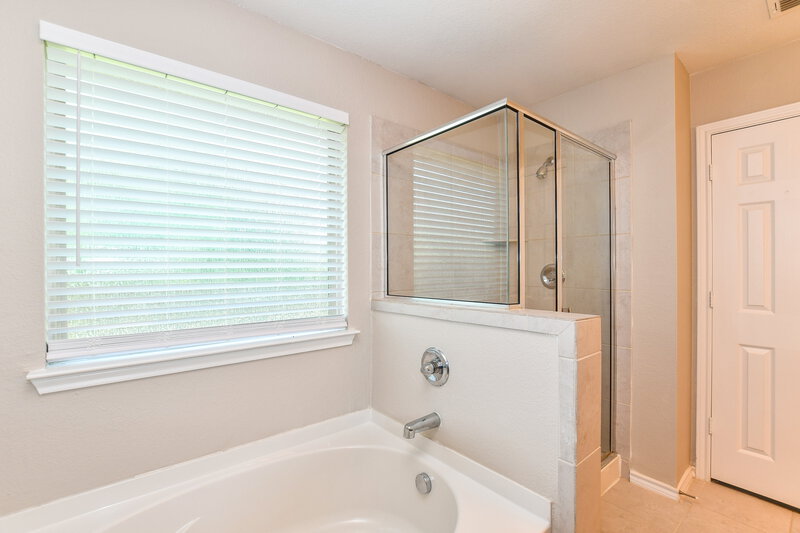 1,890/Mo, 4713 Joshua Dr Sanger, TX 76266 Main Bathroom View 2