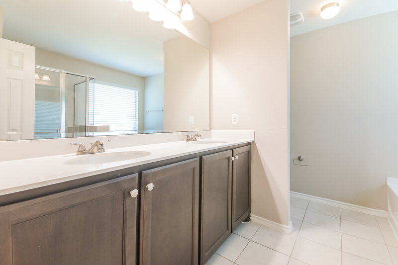 2,225/Mo, 4713 Joshua Dr Sanger, TX 76266 Main Bathroom View