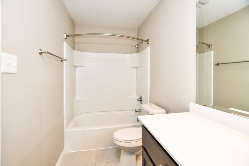 1,890/Mo, 4713 Joshua Dr Sanger, TX 76266 Bathroom View