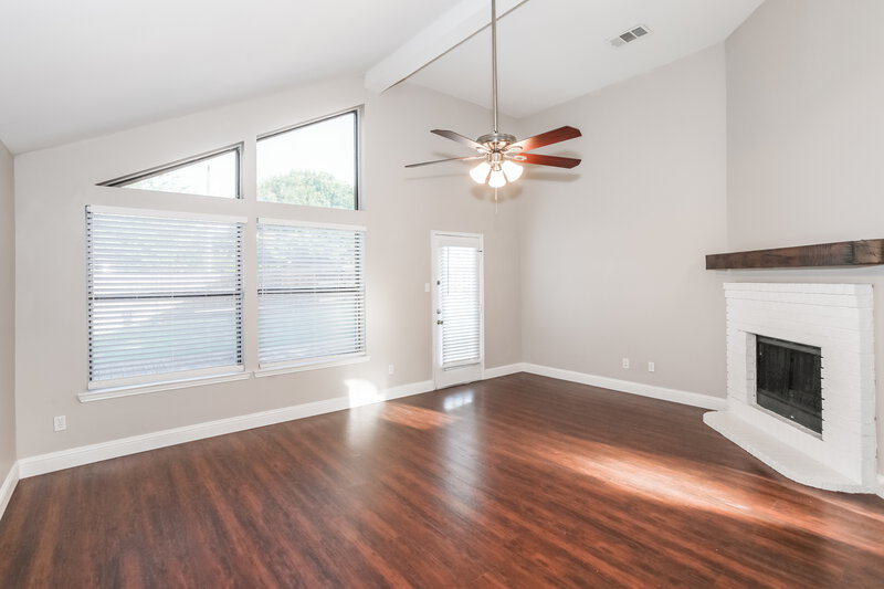 2,185/Mo, 2607 Mountainview Dr Corinth, TX 76210 Living Room View 2
