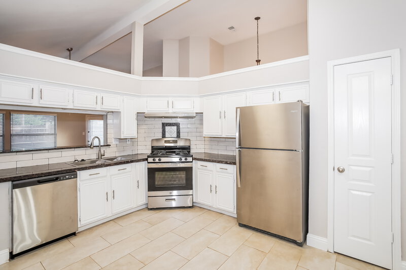 2,185/Mo, 2607 Mountainview Dr Corinth, TX 76210 Kitchen View