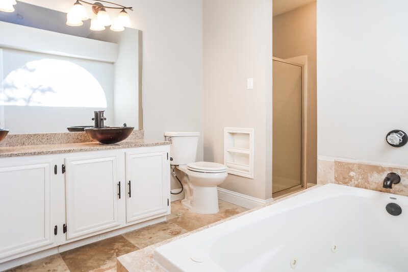 2,185/Mo, 2607 Mountainview Dr Corinth, TX 76210 Main Bathroom View