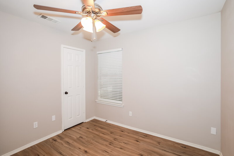 2,185/Mo, 2607 Mountainview Dr Corinth, TX 76210 Bedroom View 3
