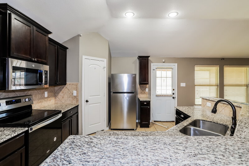 2,325/Mo, 4520 Rockmill Trl Fort Worth, TX 76179 Kitchen View