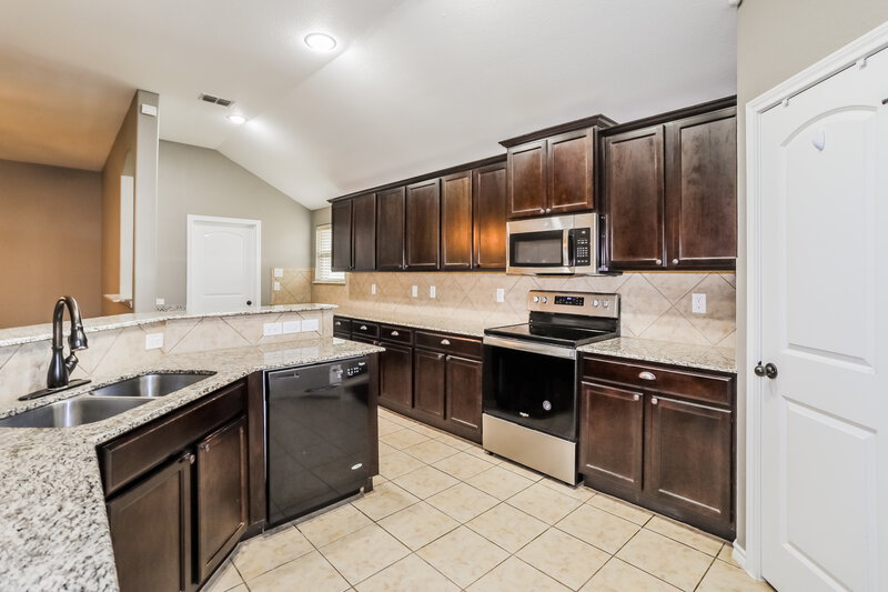 2,325/Mo, 4520 Rockmill Trl Fort Worth, TX 76179 Kitchen View 2