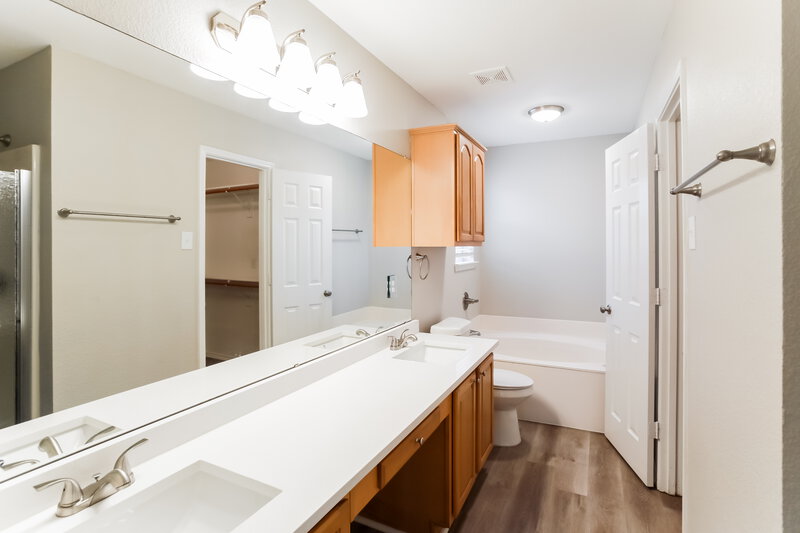 3,210/Mo, 1222 Embercrest Dr Midlothian, TX 76065 Main Bathroom View