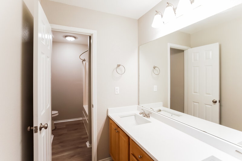 3,210/Mo, 1222 Embercrest Dr Midlothian, TX 76065 Bathroom View