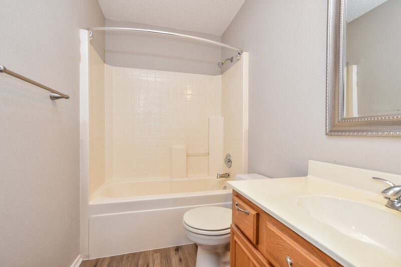2,840/Mo, 3937 Silver Meadow Ln Grand Prairie, TX 75052 Bathroom View