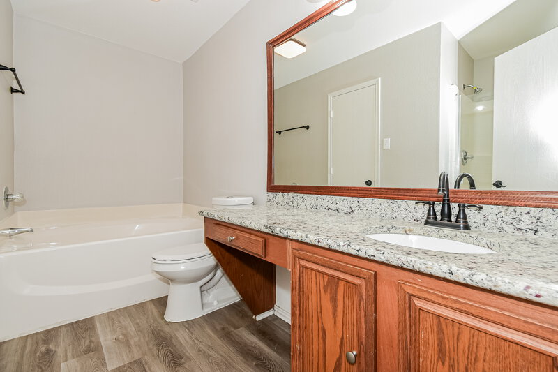 1,780/Mo, 204 Harvard Dr Princeton, TX 75407 Main Bathroom View