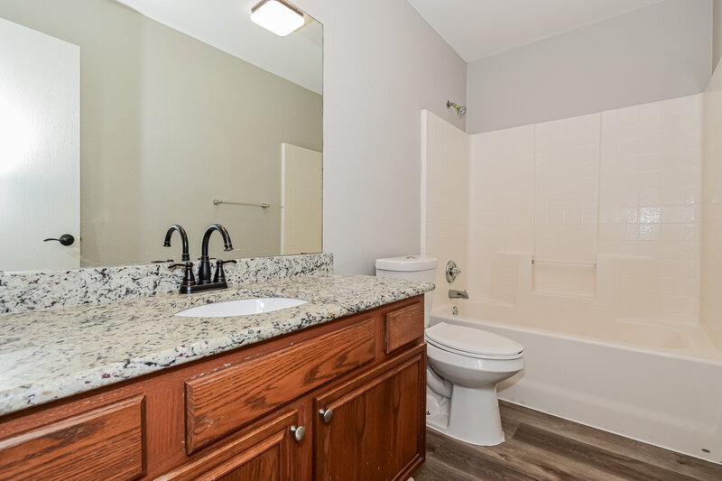 1,780/Mo, 204 Harvard Dr Princeton, TX 75407 Bathroom View