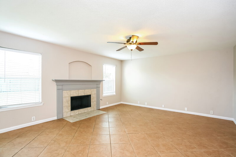 2,700/Mo, 2016 Dove Xing Melissa, TX 75454 Living Room View