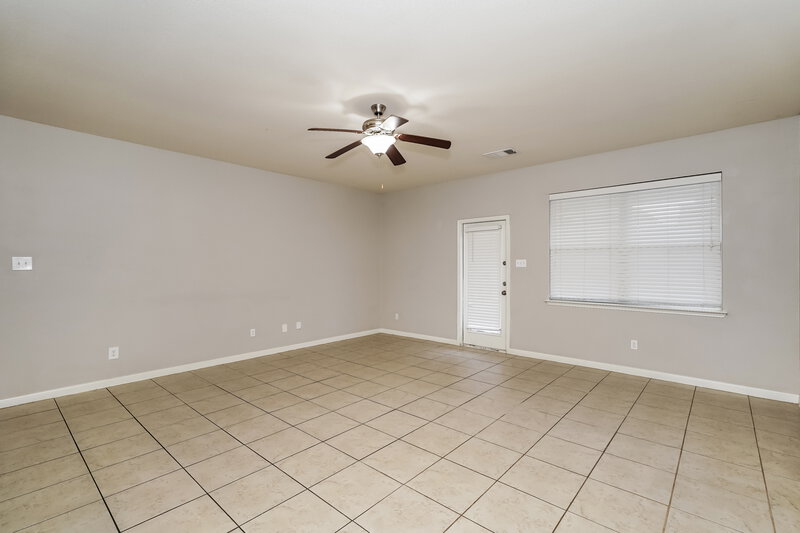 2,180/Mo, 4204 Tower Ln Crowley, TX 76036 Living Room View 4