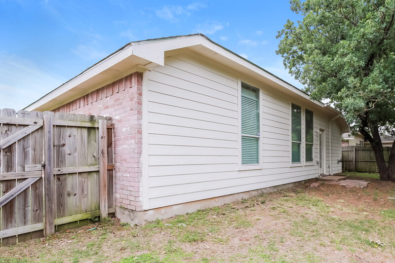 2,215/Mo, 2801 Stockton St Denton, TX 76209 Rear View