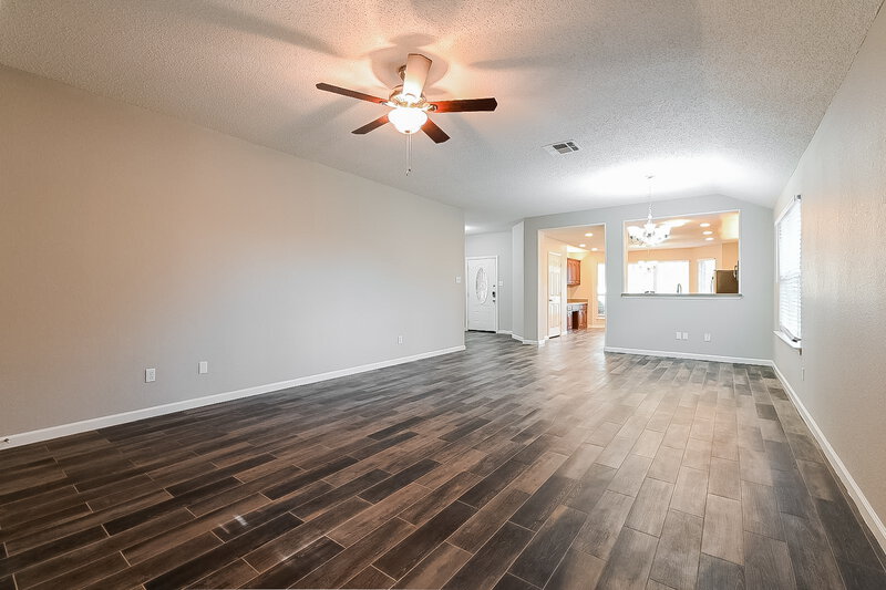 2,140/Mo, 721 Silverleaf Ct Royse City, TX 75189 Living Room View 2