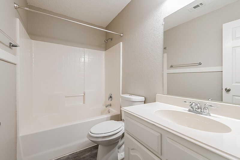 2,140/Mo, 721 Silverleaf Ct Royse City, TX 75189 Bathroom View