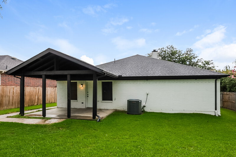 2,495/Mo, 6101 Rising Meadow Dr Arlington, TX 76018 Rear View