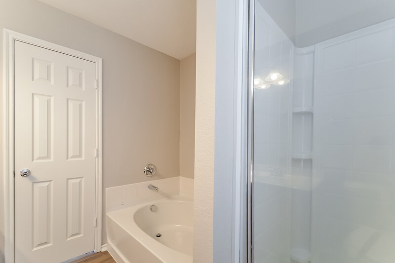 1,770/Mo, 1708 Morning Dove Aubrey, TX 76227 Main Bathroom View 2