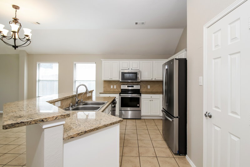2,025/Mo, 129 Arbordale Way Princeton, TX 75407 Kitchen View 2
