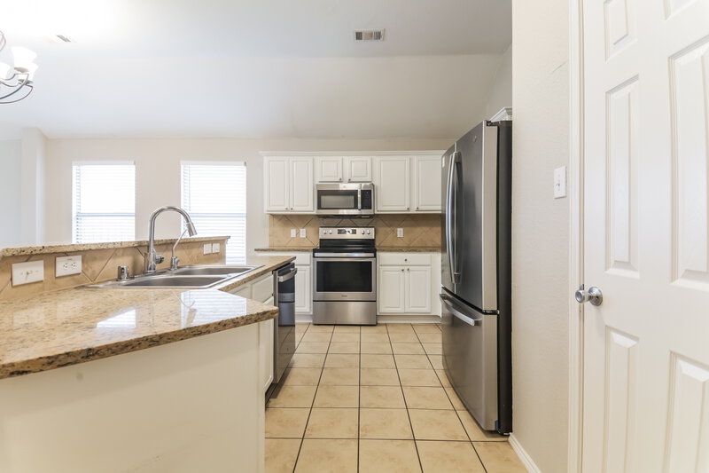 1,740/Mo, 129 Arbordale Way Princeton, TX 75407 Kitchen View