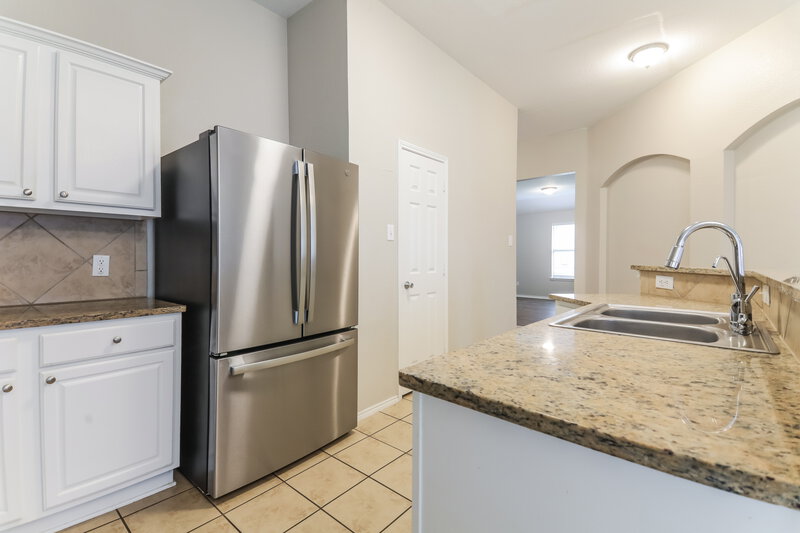 1,740/Mo, 129 Arbordale Way Princeton, TX 75407 Kitchen View 2