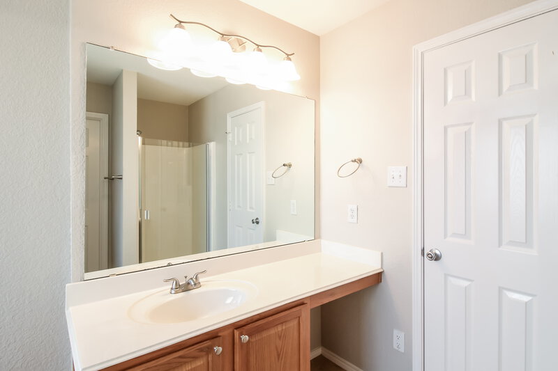 2,025/Mo, 129 Arbordale Way Princeton, TX 75407 Bathroom View