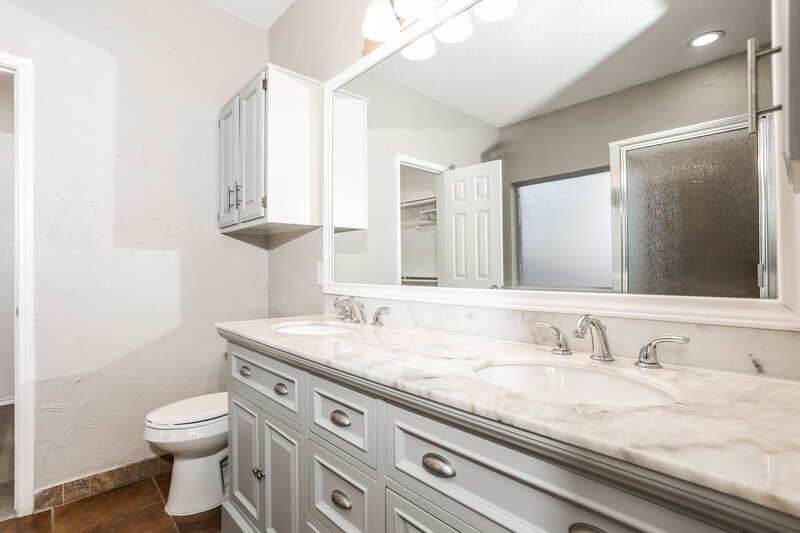 3,500/Mo, 923 Grasswood Dr Arlington, TX 76017 Main Bathroom View 2