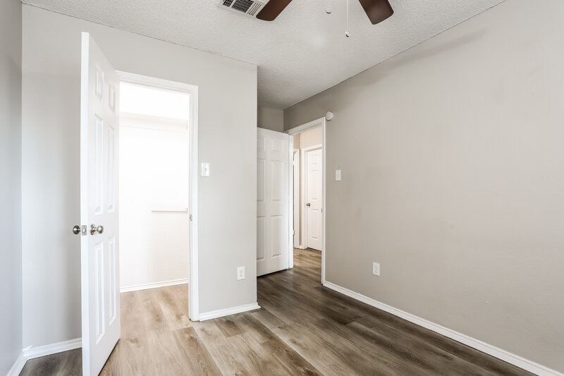 3,500/Mo, 923 Grasswood Dr Arlington, TX 76017 Bedroom View 2