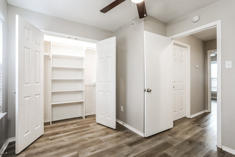 3,500/Mo, 923 Grasswood Dr Arlington, TX 76017 Bedroom View 3