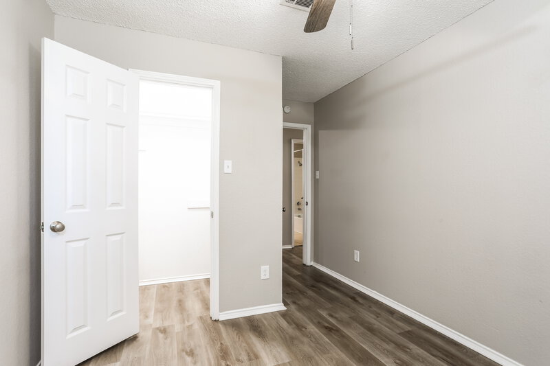 3,500/Mo, 923 Grasswood Dr Arlington, TX 76017 Bedroom View 4