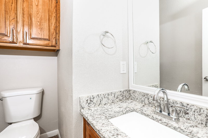 3,500/Mo, 923 Grasswood Dr Arlington, TX 76017 Bathroom View