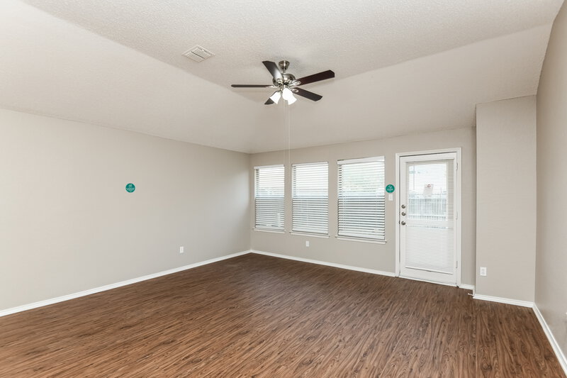 2,140/Mo, 224 Lincoln Ln Crowley, TX 76036 Living Room View 2