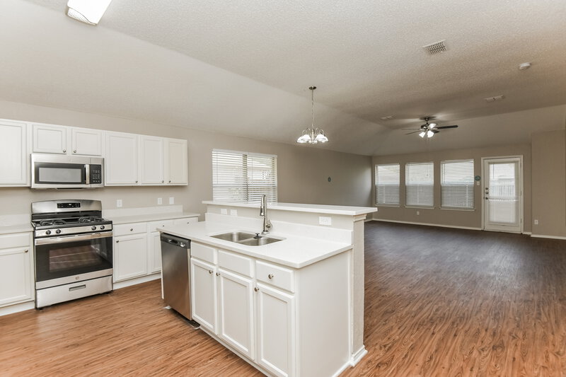 2,140/Mo, 224 Lincoln Ln Crowley, TX 76036 Kitchen View 2