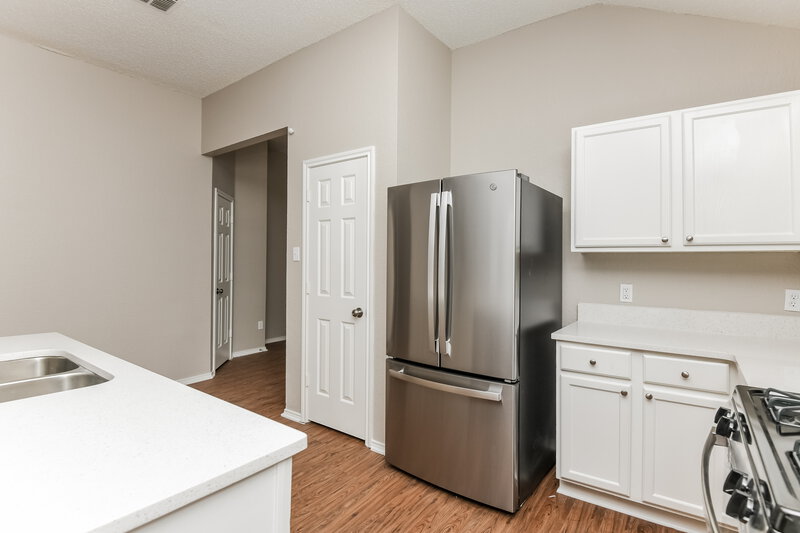 2,140/Mo, 224 Lincoln Ln Crowley, TX 76036 Kitchen View 3