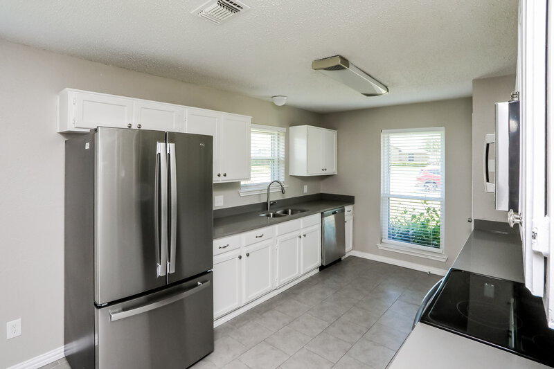 2,195/Mo, 2918 Valley Cir Lancaster, TX 75134 Kitchen View