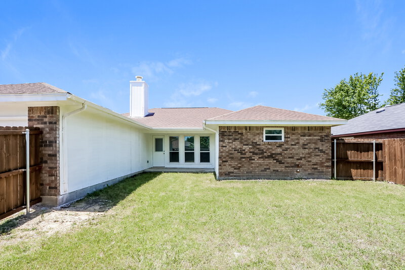 2,195/Mo, 2918 Valley Cir Lancaster, TX 75134 Rear View