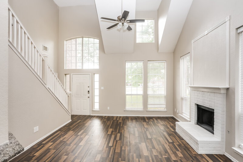 2,095/Mo, 101 E Forestwood Dr Forney, TX 75126 Living Room View