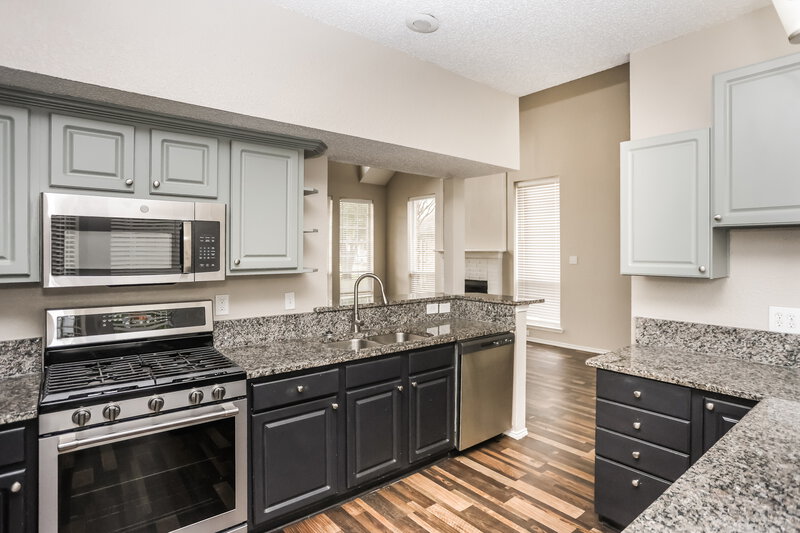 2,095/Mo, 101 E Forestwood Dr Forney, TX 75126 Kitchen View