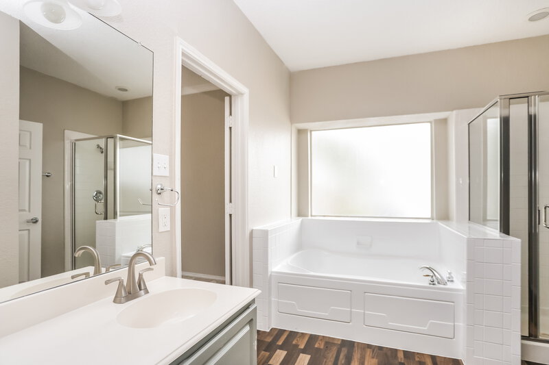 2,095/Mo, 101 E Forestwood Dr Forney, TX 75126 Main Bathroom View