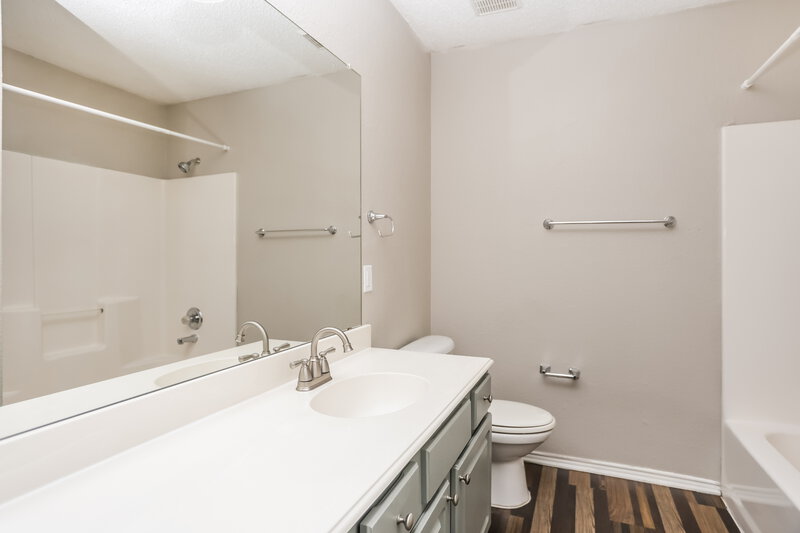 2,095/Mo, 101 E Forestwood Dr Forney, TX 75126 Bathroom View 2