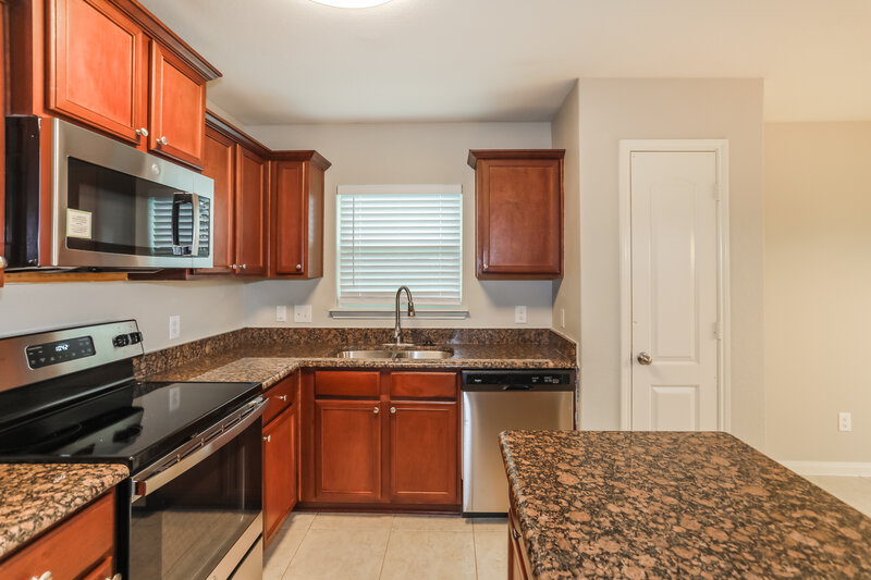 1,880/Mo, 111 Cottonwood Dr Princeton, TX 75407 Kitchen View 2