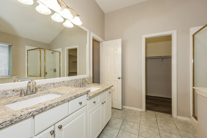 2,605/Mo, 155 Hannah Cir Cedar Hill, TX 75104 Main Bathroom View
