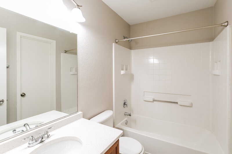 1,795/Mo, 1016 Fort Apache Dr Haslet, TX 76052 Main Bathroom View